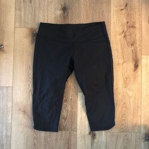 Lululemon Black crops sz 10